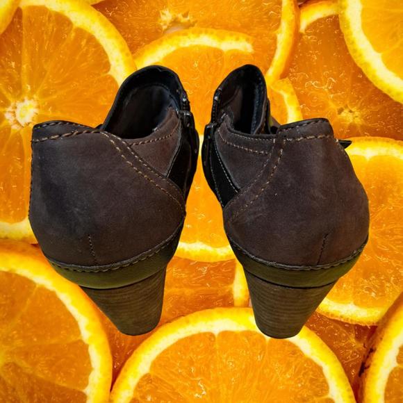 Clarks Artisan Brown and Black Ankle Boots with‎ Buckle and Zipper Size 8.5 - Picture 5 of 6